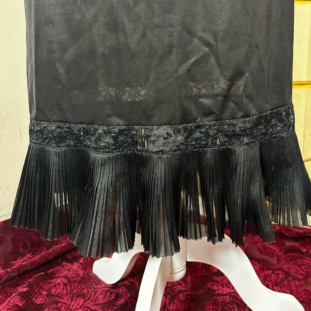 Authentic Old-Hollywood Black Lace Slip Dress (c. 1950s) - Picture 6 of 10